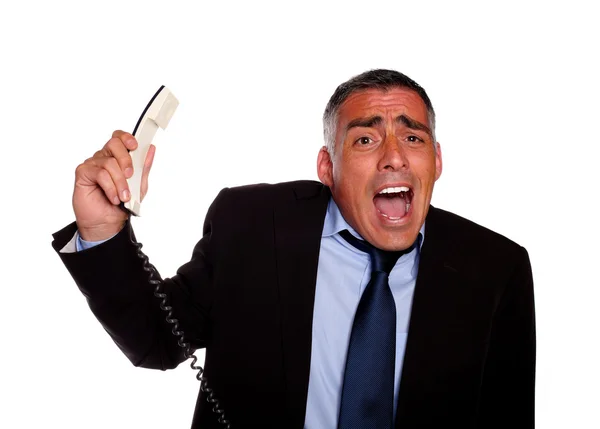 Hispânico empresário sênior gritando com um telefone — Fotografia de Stock