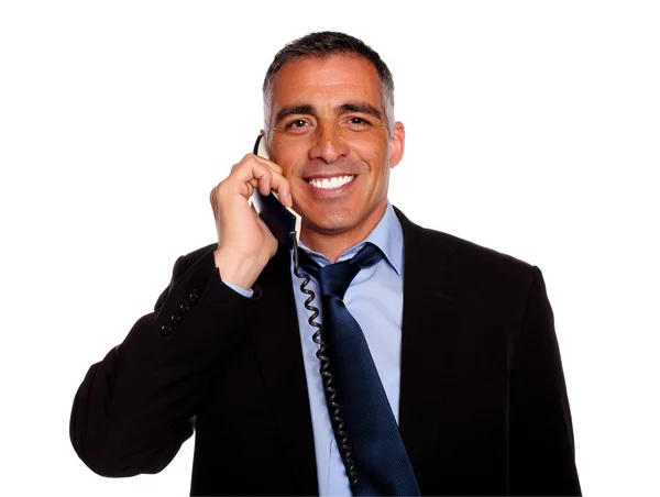 Ejecutivo hispano sonriendo con un teléfono —  Fotos de Stock
