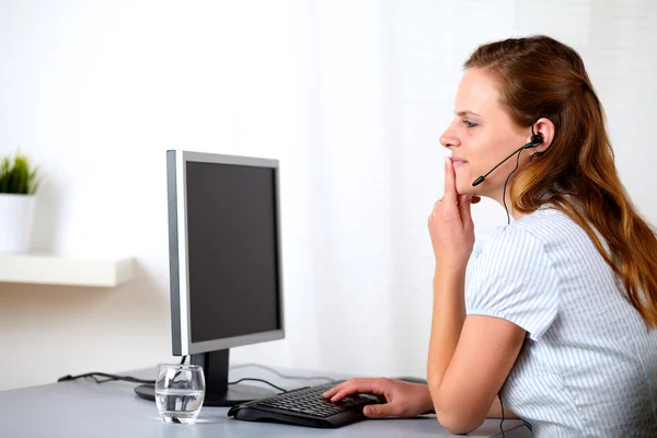 Blonde female receptionist on call center — Stock Photo, Image