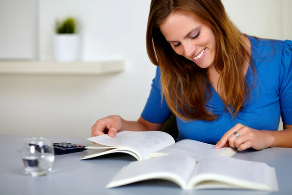 Pretty blonde student girl smiling and learning — Stock Photo, Image
