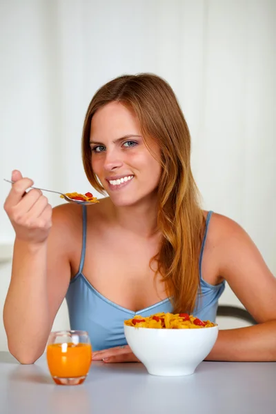 Relaxed pretty young girl eating breakfast — Stock Photo, Image
