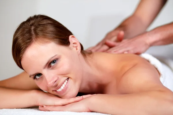 Young pretty woman smiling and relaxing — Stock Photo, Image