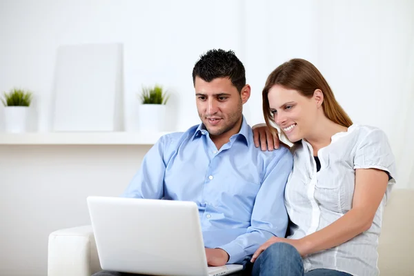 Young woman with her boyfriend chatting — Stock Photo, Image