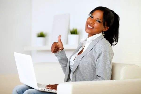 Positive afro-american young woman looking to you — Stock Photo, Image