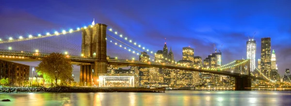蓝色的小时 & 布鲁克林大桥 — 图库照片
