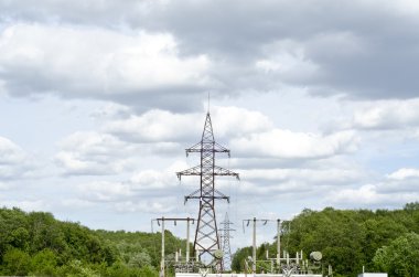 yüksek gerilim Trafo Merkezi agaist gökyüzü bir parçası