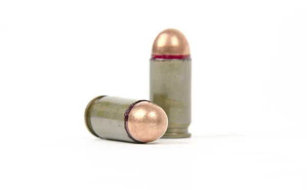 Zwei 9mm Kugeln auf weiß — Stockfoto