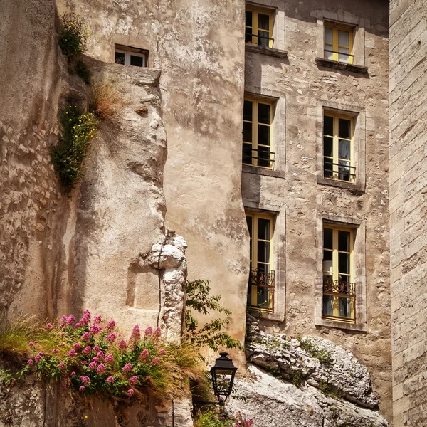 Stary wyblakły teksturą ściany i okna — Zdjęcie stockowe
