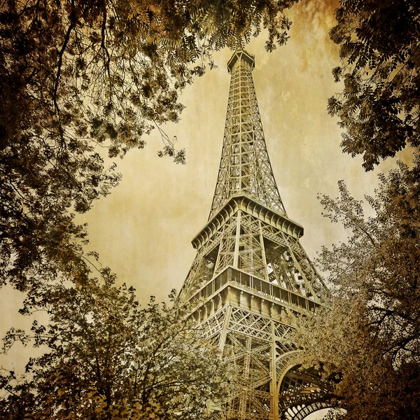 Eiffel tower and trees monochrome vintage — Stock Photo, Image
