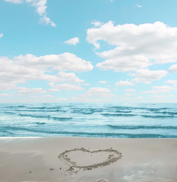 沙滩上的心 — 图库照片