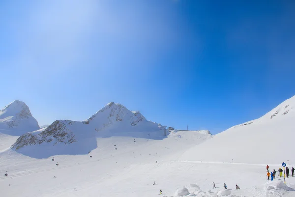 Ski-oord in solen — Stockfoto