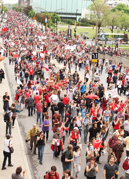 Huge demonstration in Montreal street — Stock Photo, Image