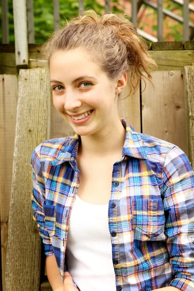 Sonriente adolescente — Foto de Stock