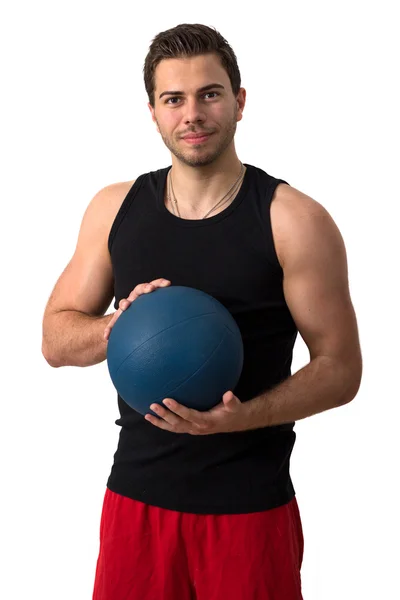 Atractivo hombre morena haciendo ejercicio con una pelota de medicina —  Fotos de Stock