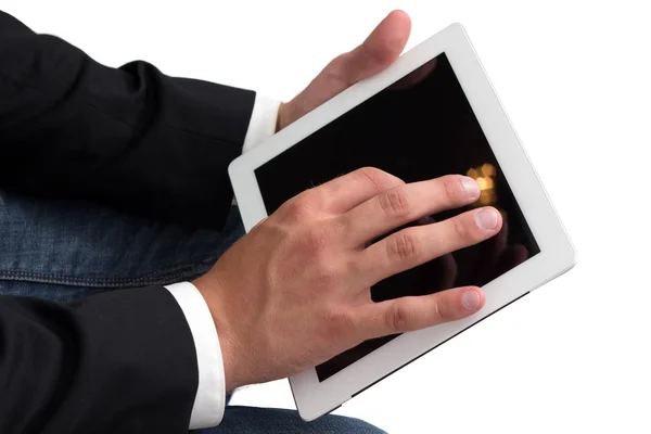 Człowiek pracuje na komputerze typu tablet — Zdjęcie stockowe