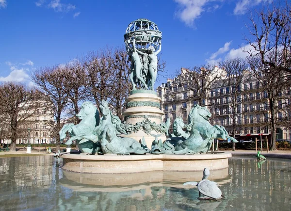Fountain of explorers Paris France — Stock Photo, Image
