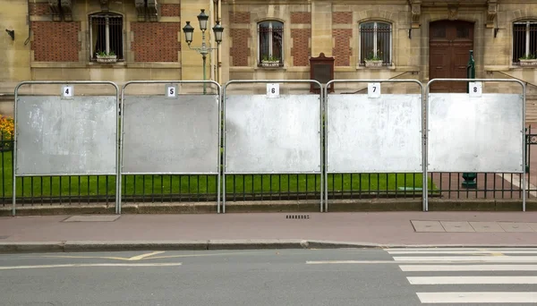Panneaux électoraux près d'une mairie — Photo
