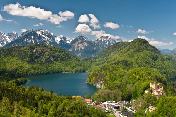 Alpsee λίμνη και hohenschwangau κάστρο — Φωτογραφία Αρχείου