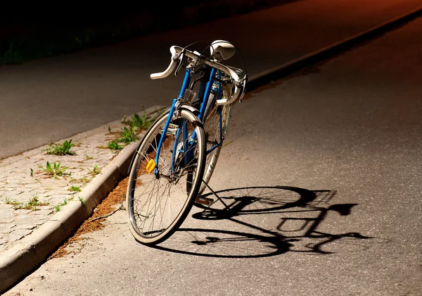Fahrrad mit Schatten — Stockfoto