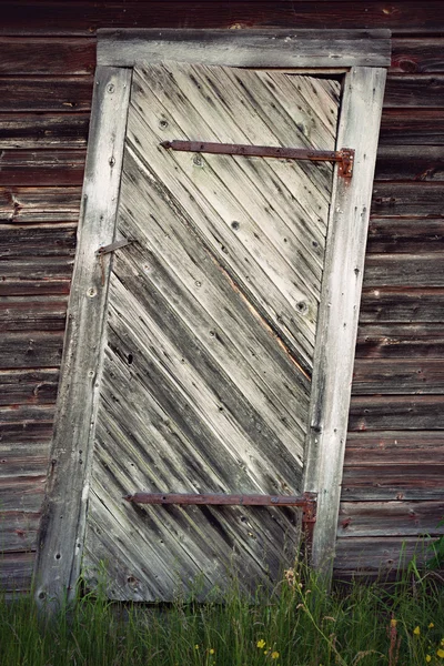 Puerta de madera vieja desigual —  Fotos de Stock
