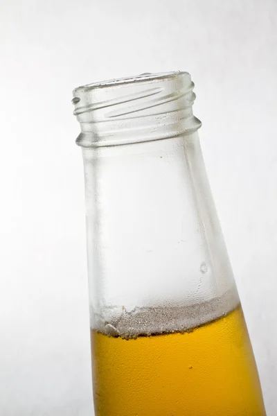 Botella de cerveza de cerca — Foto de Stock