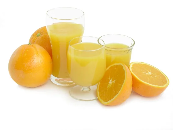 Orangen und leckerer, gesunder Saft — Stockfoto