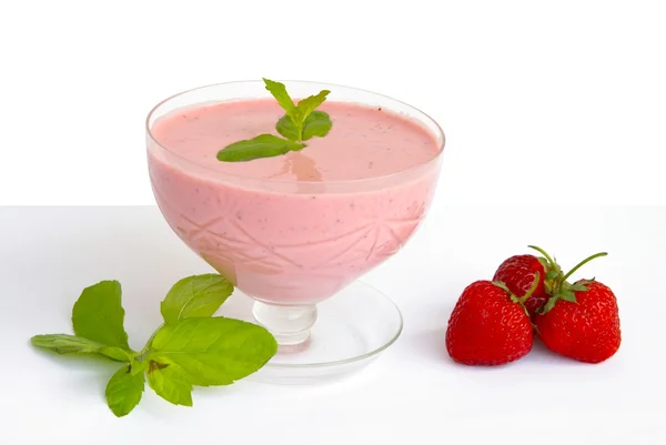 Erdbeeren mit Joghurt als Dessert — Stockfoto