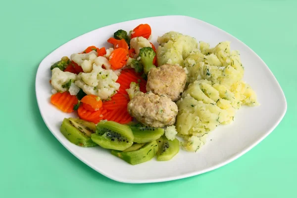 Vlees ballen met groente voor diner of lunch — Stockfoto