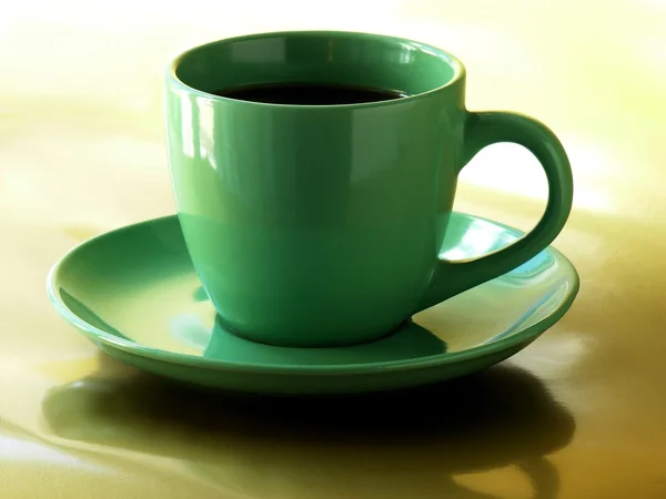 Hete, zwarte koffie in groene keramische cup — Stockfoto