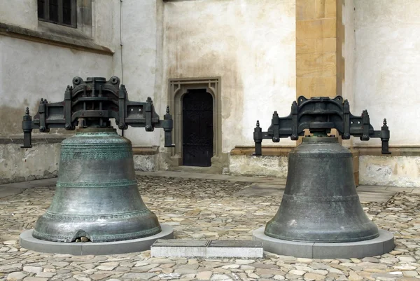 Viejo, campanas de bronce de la iglesia de San Egidia en Bardejov — Foto de Stock