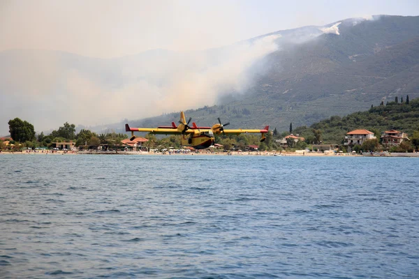 Ostrov Zakynthos na ohni, Řecko — Stock fotografie