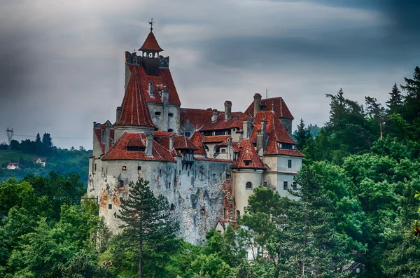 Hdr zamek Bran, punkt orientacyjny w Rumunii — Zdjęcie stockowe