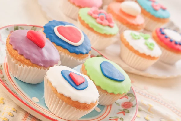 Renkli ve dekoratif kek. ev yemekleri. — Stok fotoğraf