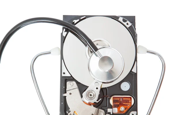 Estetoscopio analiza el disco duro. — Foto de Stock
