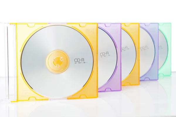 Grupp cd i färgade rutor. på en vit background.cd-rom. — Stockfoto