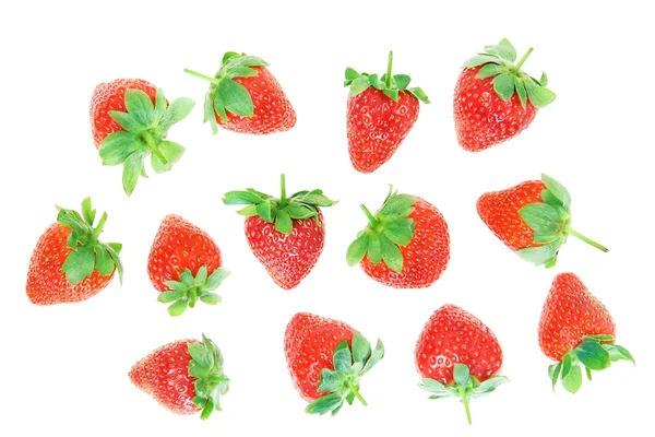 Frische rote Erdbeeren auf weißem Hintergrund. — Stockfoto