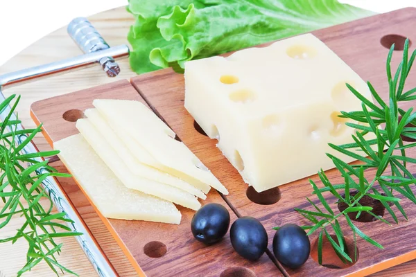The composition of cheese, lettuce and olives. — Stock Photo, Image