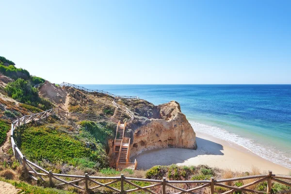 Área recreativa a pie del mar. Portugal. — Foto de Stock