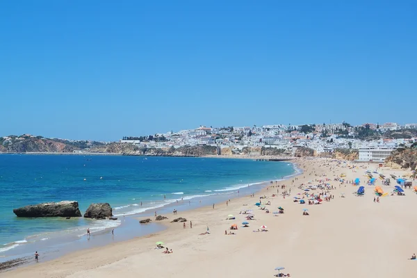 Playa portuguesa Turismo season.albufeira. — Foto de Stock
