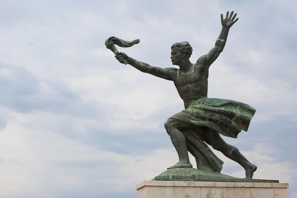 Statue of torch-bearer on Gellert Hill, Budapest — Stock Photo, Image