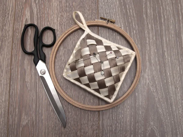 Scissors and a set for needlework — 图库照片