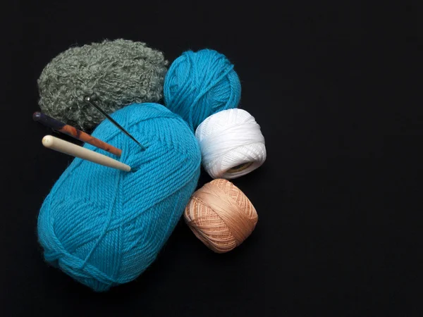 かぎ針編みのフックと糸のねじれ. — ストック写真