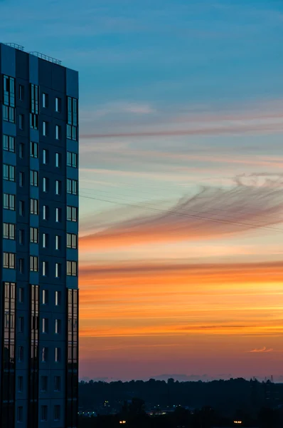Edifício moderno ao pôr do sol — Fotografia de Stock