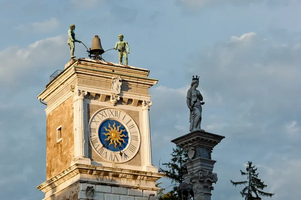 Udine, de klokkentoren — Stockfoto
