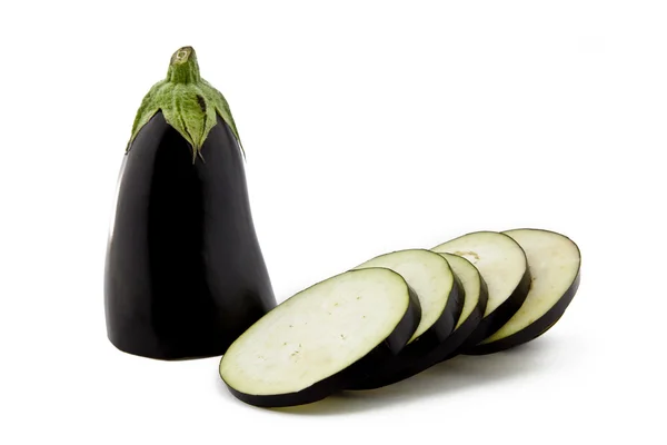 Zwarte aubergine op witte — Stockfoto