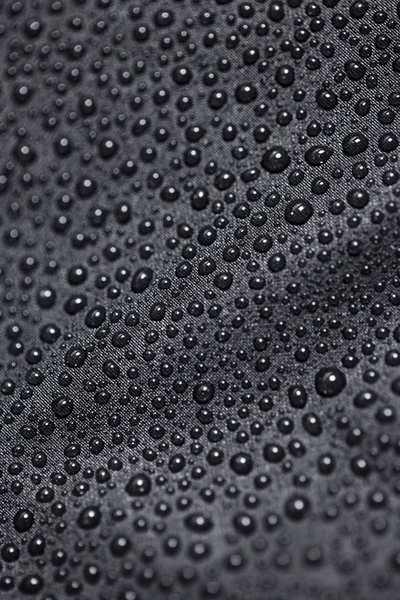 黒い繊維に水でロータス効果ドロップします。 — ストック写真