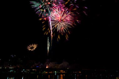 havai fişek kutlama