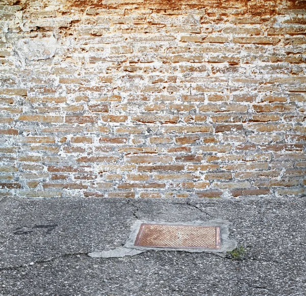 야외에서 설정 하는 벽돌 벽 — 스톡 사진