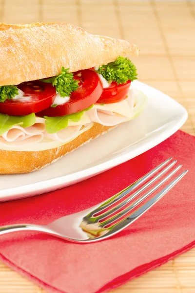 Broodje met ham en kaas — Stockfoto