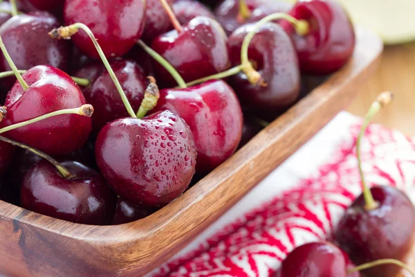 Fresh cherries in basket — Stock Photo, Image